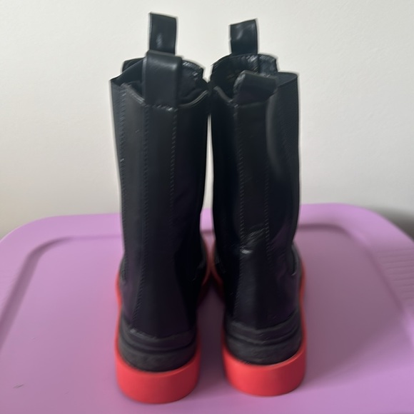 Boots - Picture 5 of 5